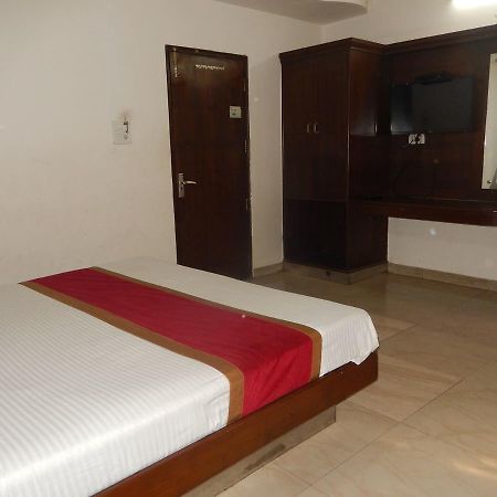 White House Tourist Lodge Nueva Delhi Exterior foto
